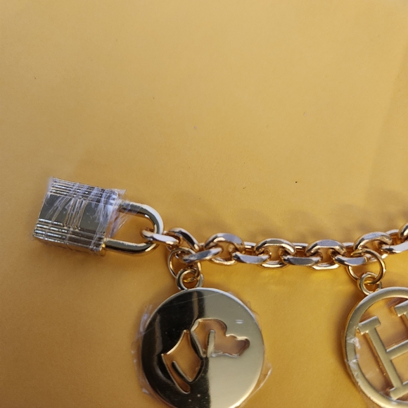 Hermès Gold Purse Charm Or Keychain. 5.5" Goldtone - Picture 7 of 8